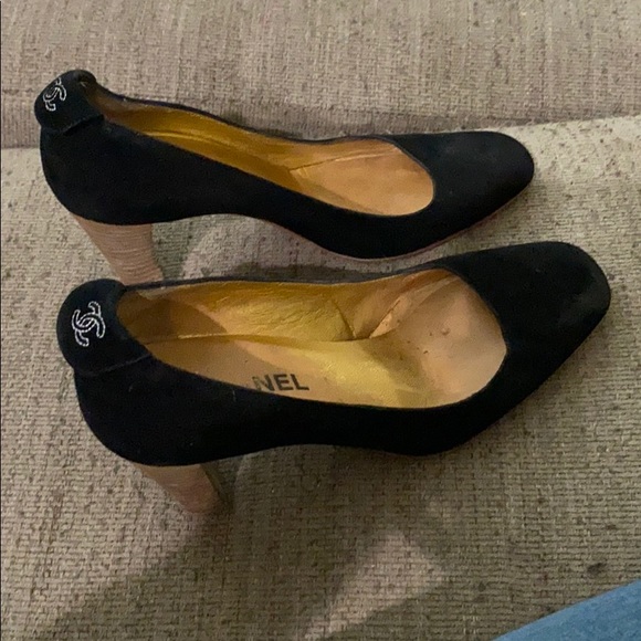 Chanel size 38 1/2 or size 8 vintage heels - Picture 4 of 7